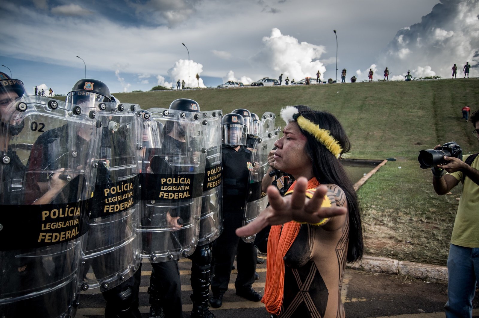 yawalapiti Três anos após a foto: Anna Terra Yawalapiti perde tio Aritana por Covid-19  e tem sintomas - De Olho nos Ruralistas