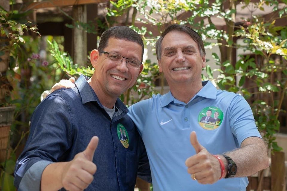 A trairagem de Bolsonaro com seus brothers, os roqueiros reaças -  Socialista Morena